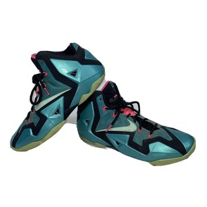 nike lebron james 11