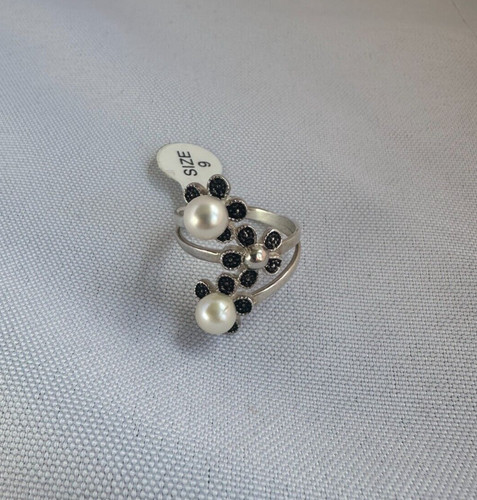 Vantel Pearls Wildflower Ring Size 9