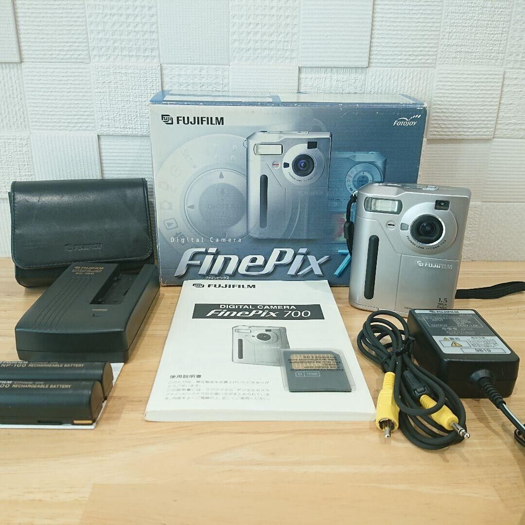 FUJIFILM Fuji FinePix 700 Digital Camera 1.5MP Limited FUJIFILM Fuji FinePix 700 Digital Camera 1.5MP Limited