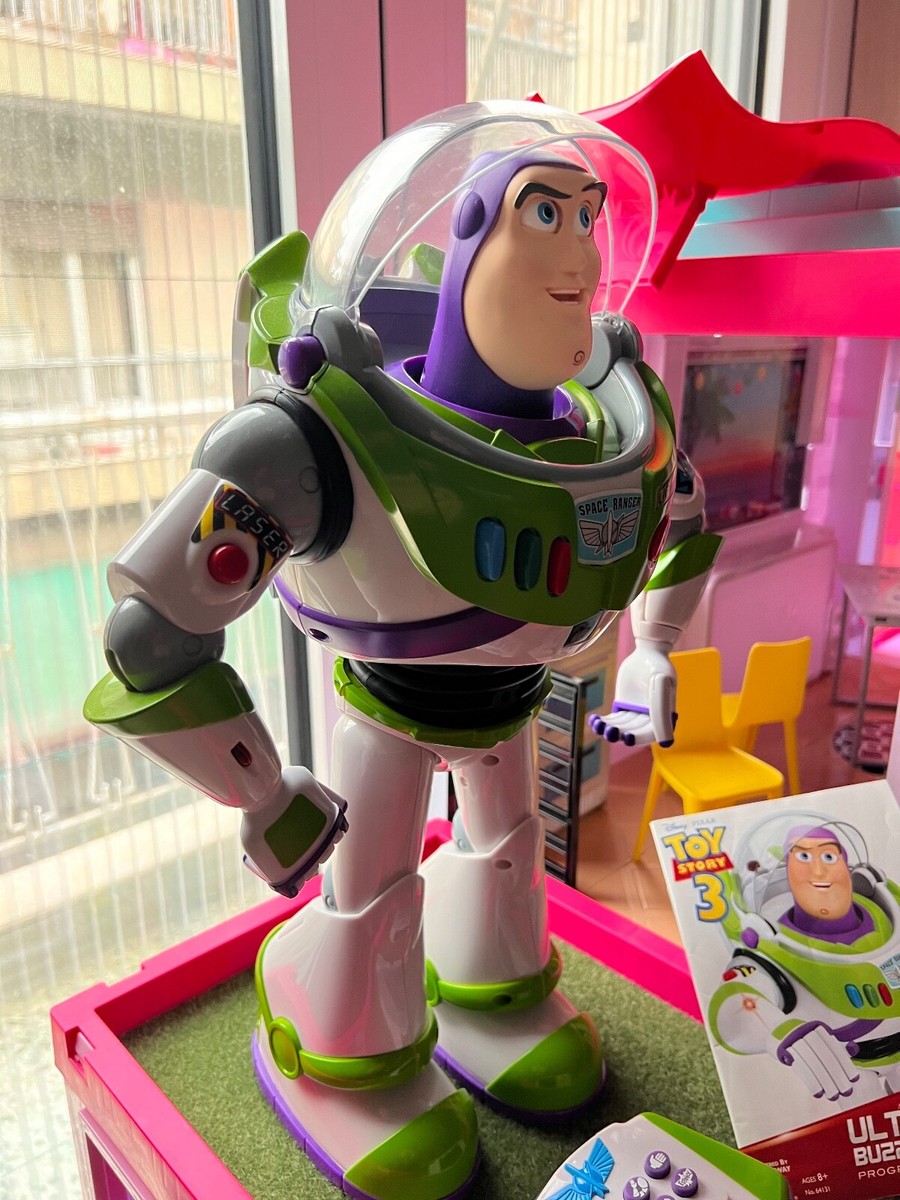 海外版　ULTIMATE バズライトイヤー　PROGRAMMABLE ROBOT Toy Story 3 Buzz Lightyear Ultimate Programmable robot with