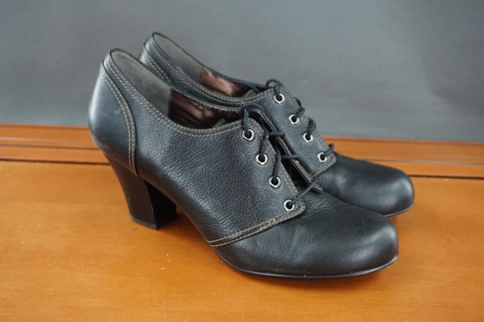 Zapatos de salón Sofft para mujer 9,5 EE. UU. negros cuero Oxford tacones con cordones botines Foto 3 de 4