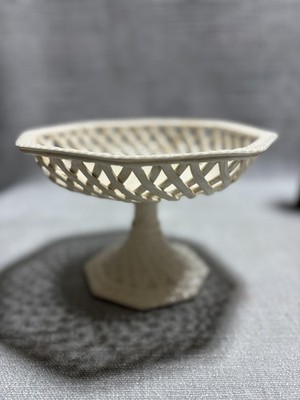 Vintage Unmarked Beige Ceramic Centerpiece Bowl Pedestal Lattice Weave *as Is