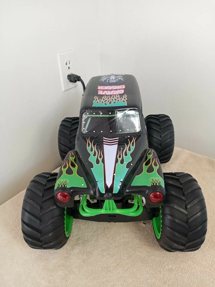 Grave Digger RC Monster Truck 66801RX Spin Master SIN CONTROL REMOTO ni BATERÍA Foto 2 de 4