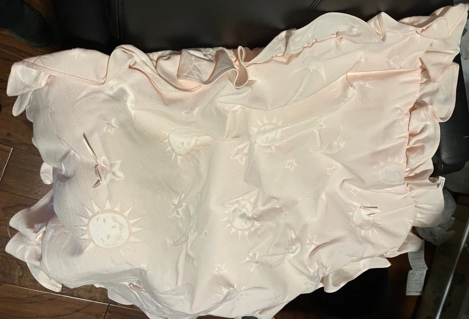 Edredón bebé vintage KidsLine rosa con volantes estrellas del sol luna 25 X 33" Foto 2 de 4