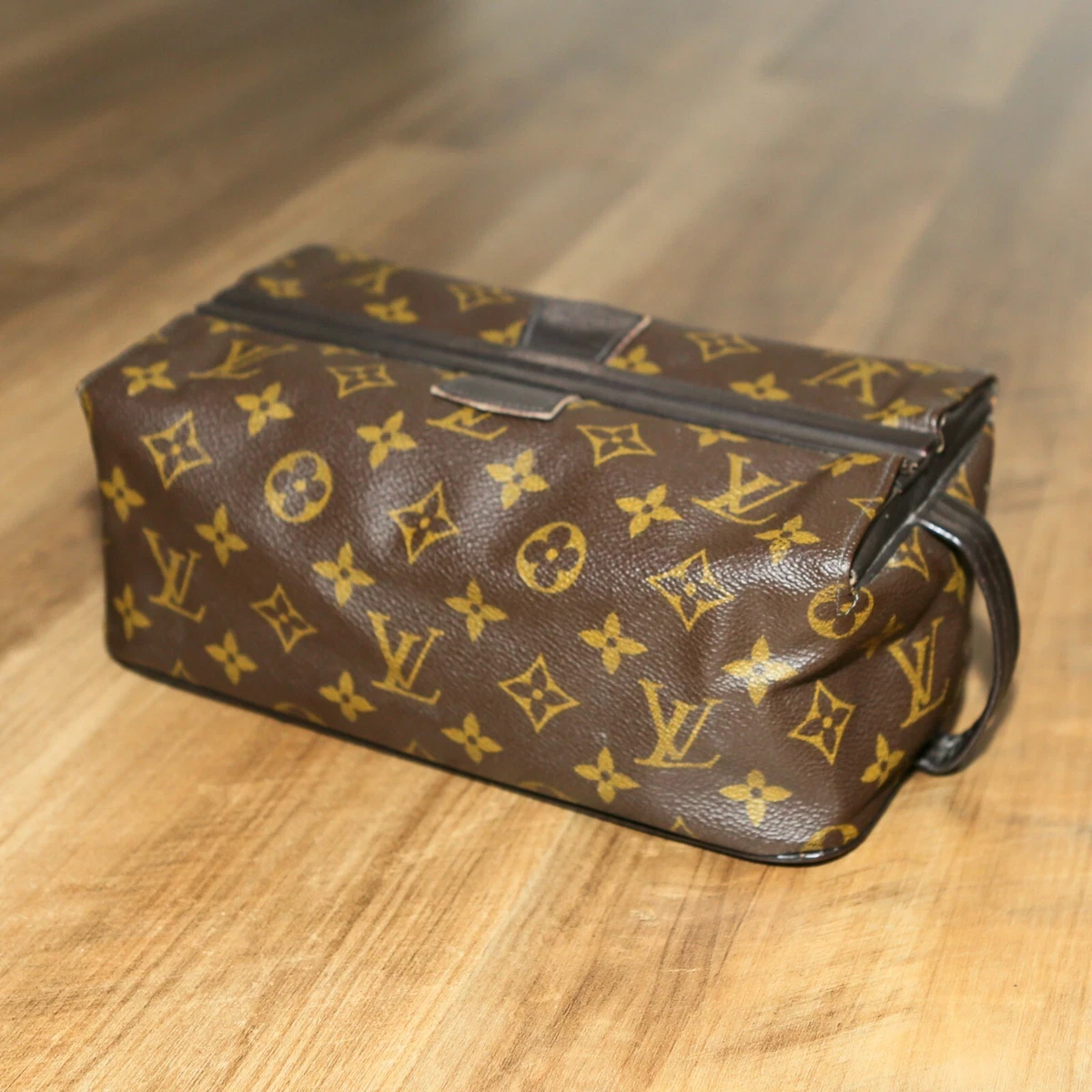 Louis Vuitton Toilet Dopp Kit pouch Brown Leather ref.189867 - Joli Closet