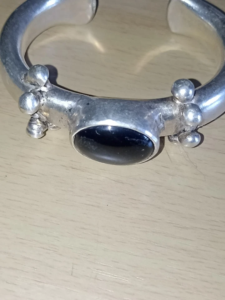 Jolie Bracelet Vintage Genre Ethnique Avec Pierre Noir Laiton Argenté - Photo 2/4