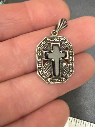 VTG STERLING SILVER & BLACK ONYX CROSS PENDANT 925 MARCASITES PENDANT - Picture 6 of 7