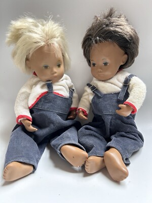 2 Original Vintage Sasha Trendon Babypuppen 70er Jahre mit Originalkleidung   