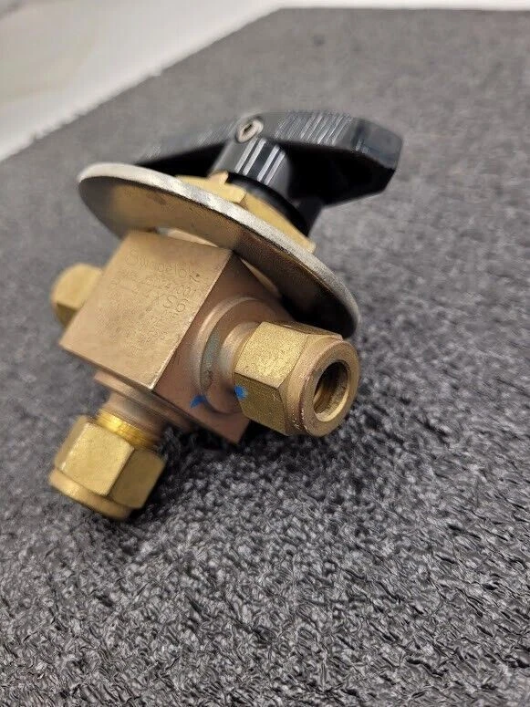 Swagelok B-44XS6 Brass 1-Piece 40 Series 3-Way Ball Valve Working Pull 1500 PSI - Image 3 of 4