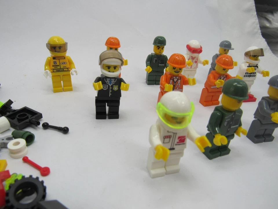 LEGO Lote Minifiguras y Ladrillos Conductores de Carrera Mecánica Piezas Mixtas De Colección Foto 3 de 4