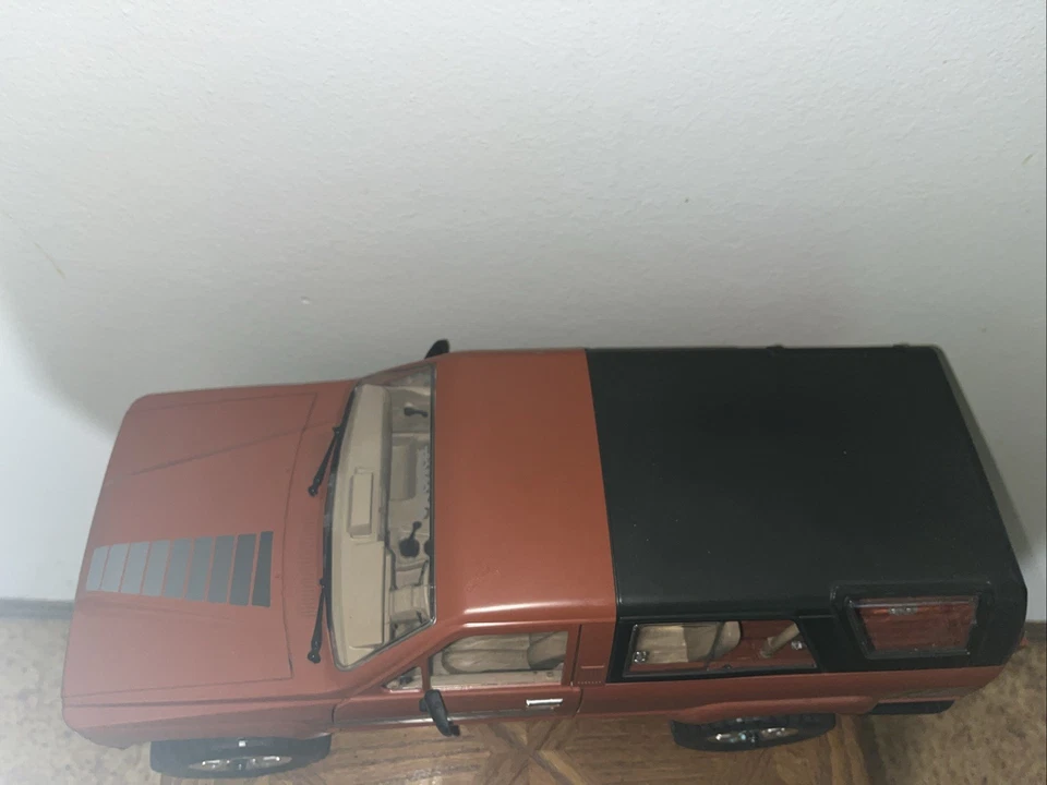 RC4WD 1985 Toyota 4Runner element rc custom build 1/10 rc - Image 3 of 4