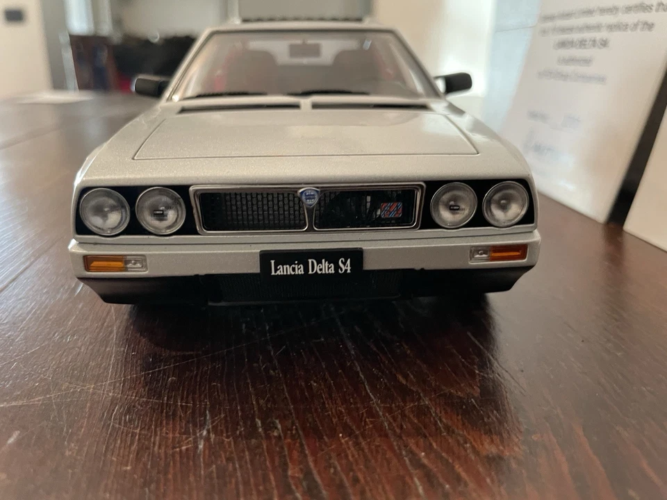 Autoart Lancia Delta S4 street grey 1985 1/18 74772 - Immagine 2 di 4