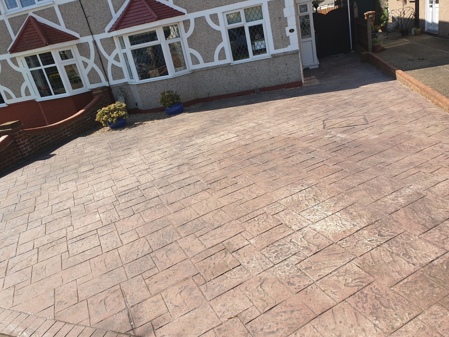 Coloured Concrete Driveway Sealer HARDWEARING Stain & Water Resistant