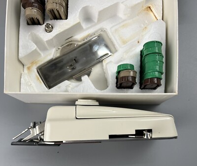 SINGER Professional Buttonholer Attachment 19 Cams 161829 Slant