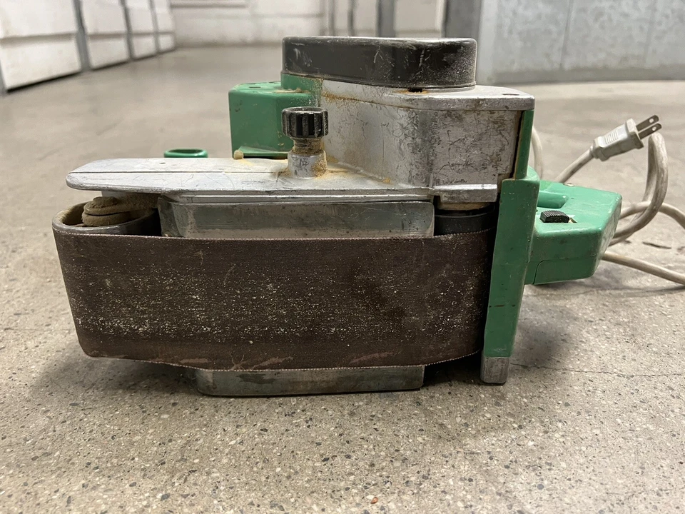 Lijadora de banda con cable Hitachi 3" X 21" SB-75 vintage - usada Foto 4 de 4