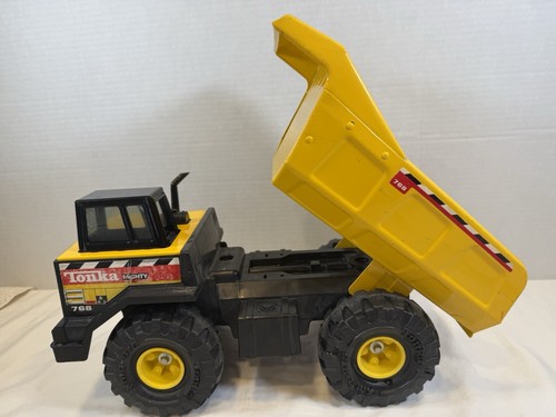 1999 Tonka Mighty Dump Truck # 768 (1205) - Picture 2 of 9