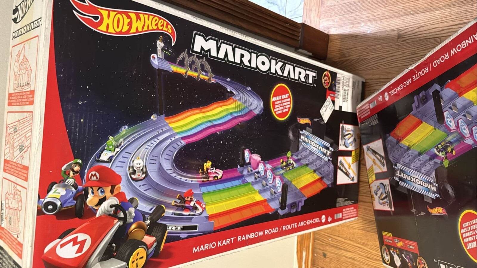 Hot Wheels Mario Kart Rainbow Road Raceway Track Set NEW WITH LIGHT