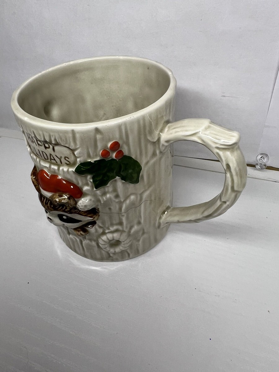 VINTAGE HAPPY HOLIDAYS RACCOON ENESCO E-2672 JAPAN 1979 MUG