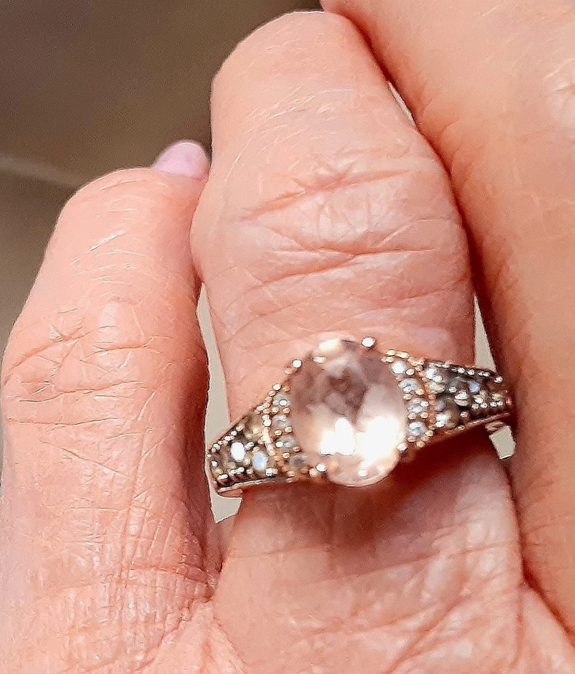 Anillo LeVian Oro Rosa 14k Morganita 0.90ct Diamantes 18 piezas 1/4ct Talla 5 Certificado de Autenticidad Foto 2 de 4