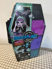 Monster High Twyla  Skulltimate Secrets NEON FRIGHTS  NEW