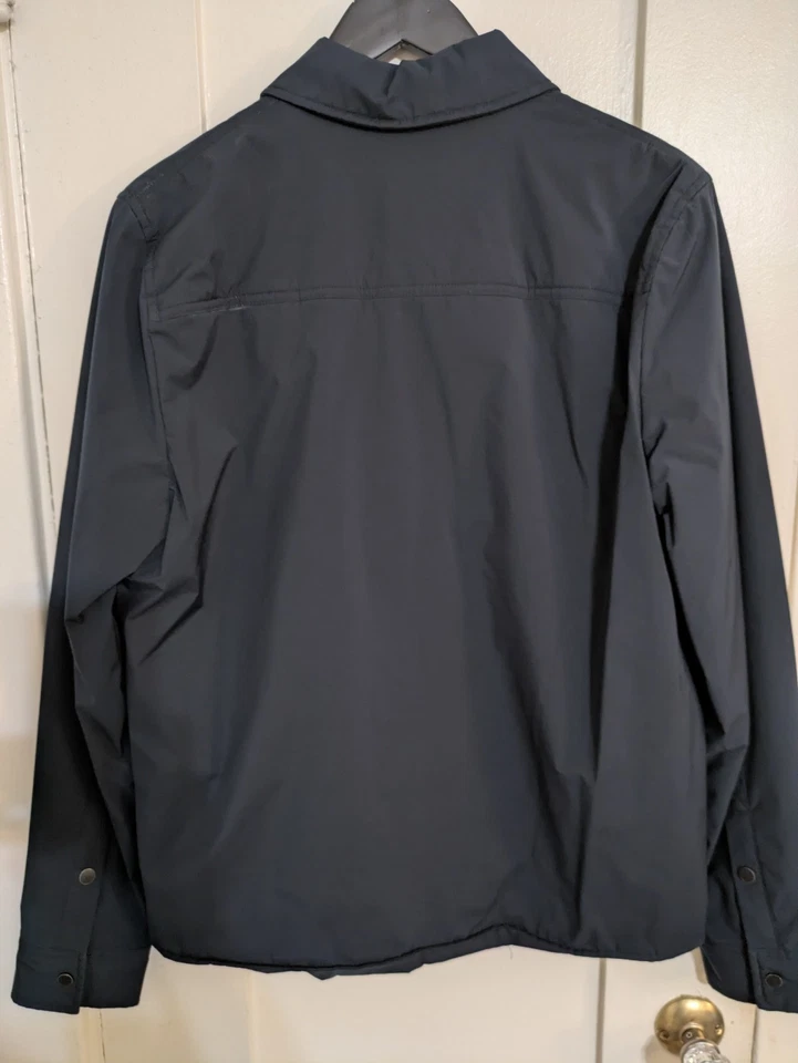 Chaqueta acolchada técnica Zara para hombre mediana azul marino acolchada aislante repelente al agua Foto 2 de 4