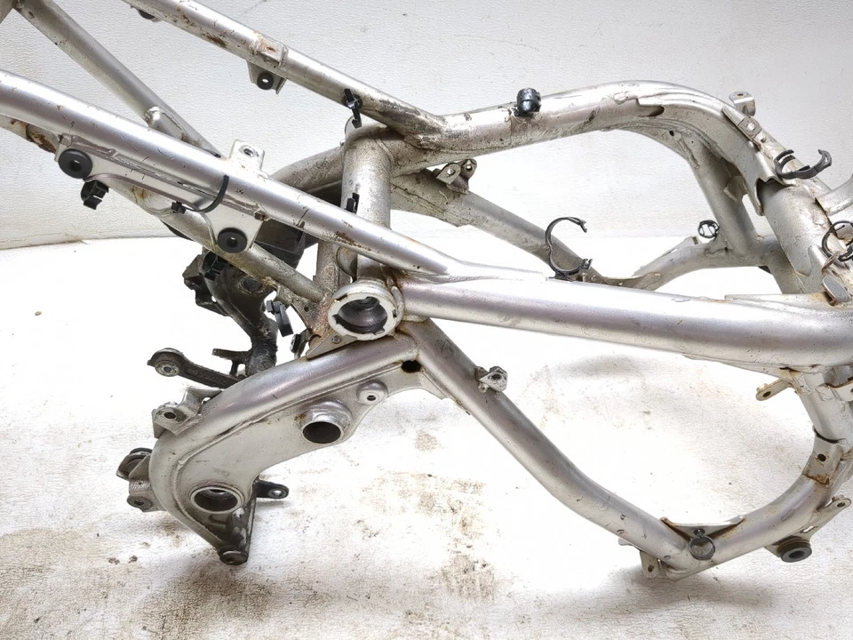 06-08 Chasis cuadro principal Kawasaki EX650 Ninja 650R CLN RECTO Foto 3 de 4