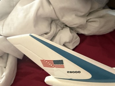 USAF Air Force One ''United States of America'' Airplane Desk/Shelf Model 1/100