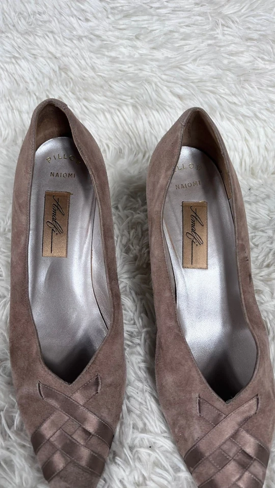 Sapato Feminino Salto Amalfi Tamanho 9B Camurça Bronzeada Travesseiro Naiomi Feito na Itália - Imagem 2 de 4