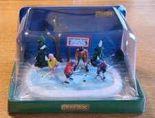 New Lemax Vail Village Tiny Tikes Hockey Lesson #33623 Collectible Table Accent 