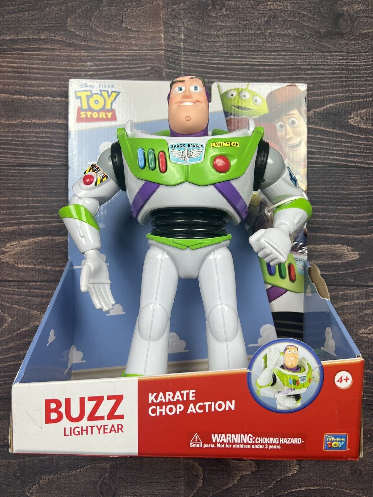 Disney Pixar Toy Story Action Chop Buzz l'Éclair Figurine Authentique  échelle 30,5 cm, Film à Collectionner, Action karaté et 20 Phrases Plus, à  partir de 3 Ans : : Jeux et Jouets