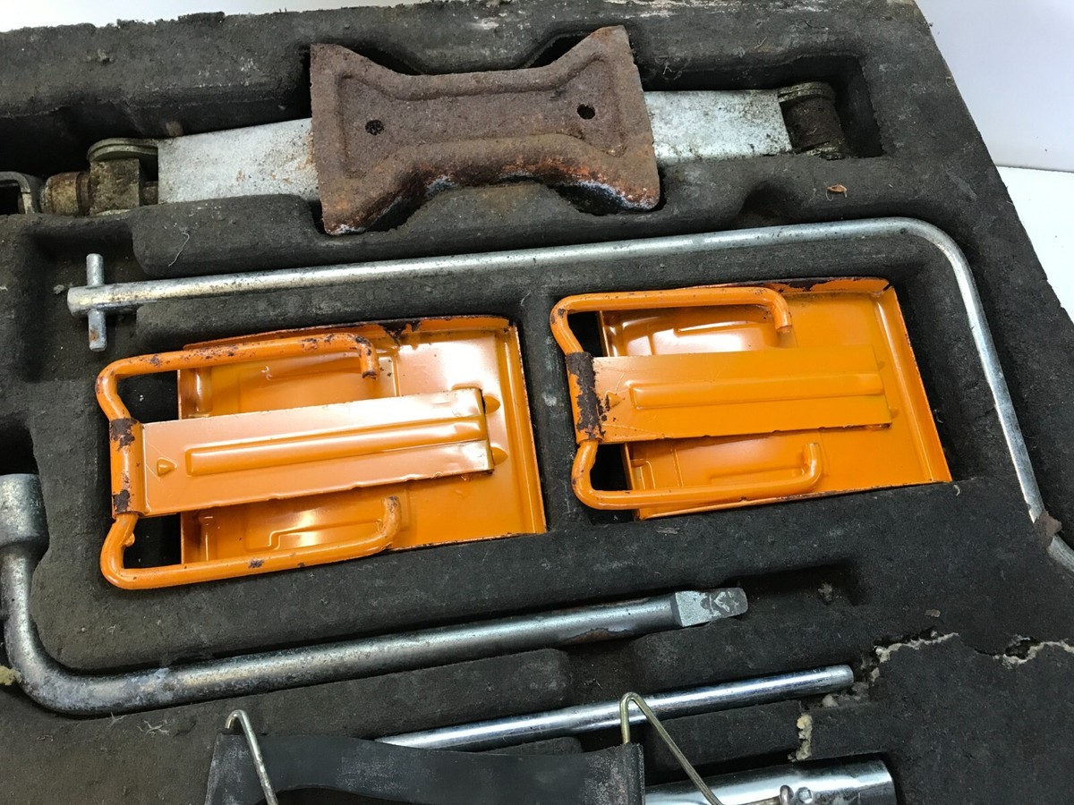 小物 j 1984-1989 NISSAN 300ZX VG30T TURBO Z31 JACK AND TOOL KIT