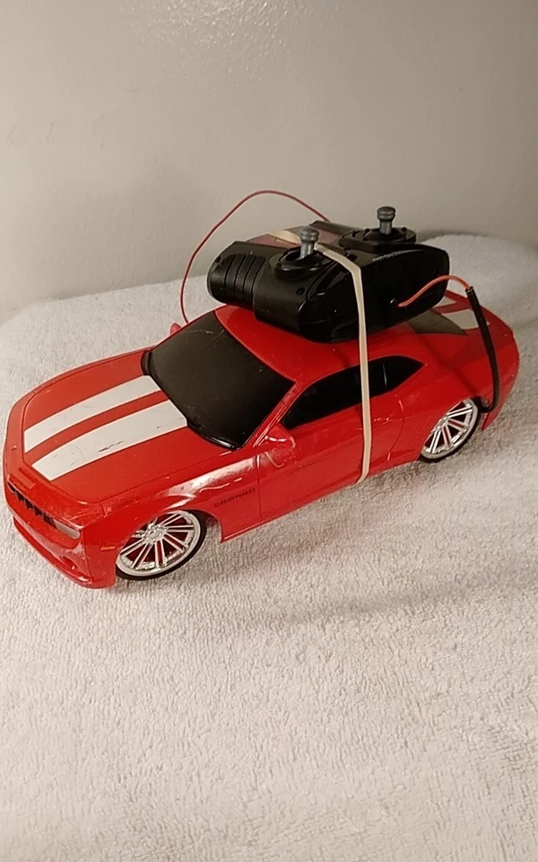 Controle remoto tamanho médio 11 polegadas vermelho com listras Camaro Radio Shack 2010 - Imagem 3 de 4