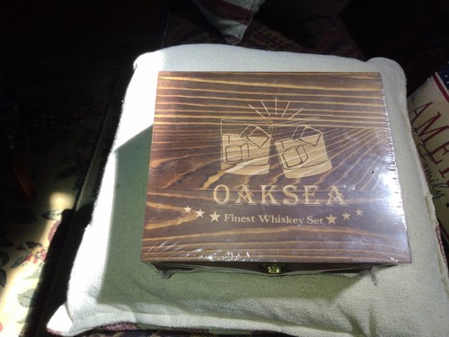 SEALED UNOPENED Oaksea Finest Whiskey Set In Original Wood Box W/ Brass Trim SEE - Picture 2 of 10