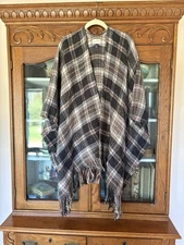 UNIVERSAL THREAD OSFM BLACK/BROWN/IVORY PLAID PONCHO WRAP W FRINGE!!