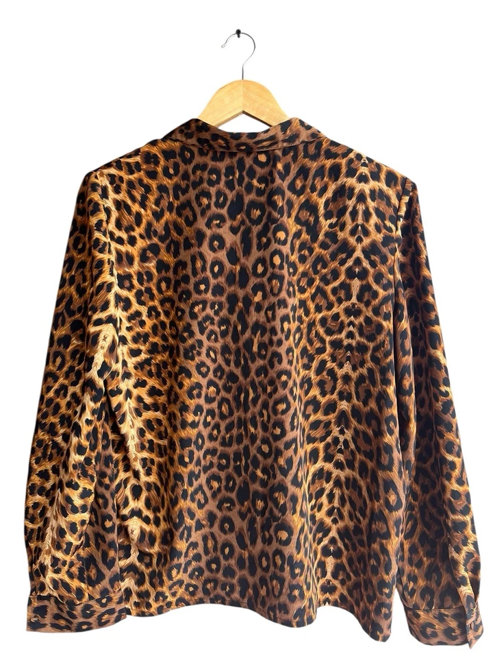 Blusa vintage para mujer talla 1X manga larga secretaria satinado animal estampado Foto 3 de 4