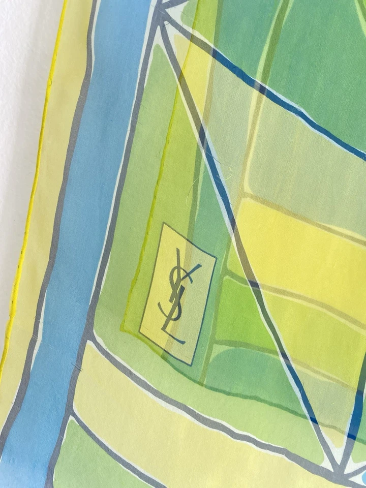 Bufanda para mujer Yves Saint Laurent verde/azul seda patrón geométrico 60"/17" Foto 2 de 4