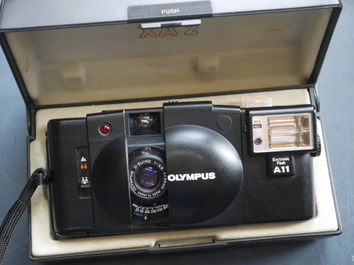 Olympus XA2 A11 35mm Compact Film Camera with 35 mm Lens + Electronic Flash