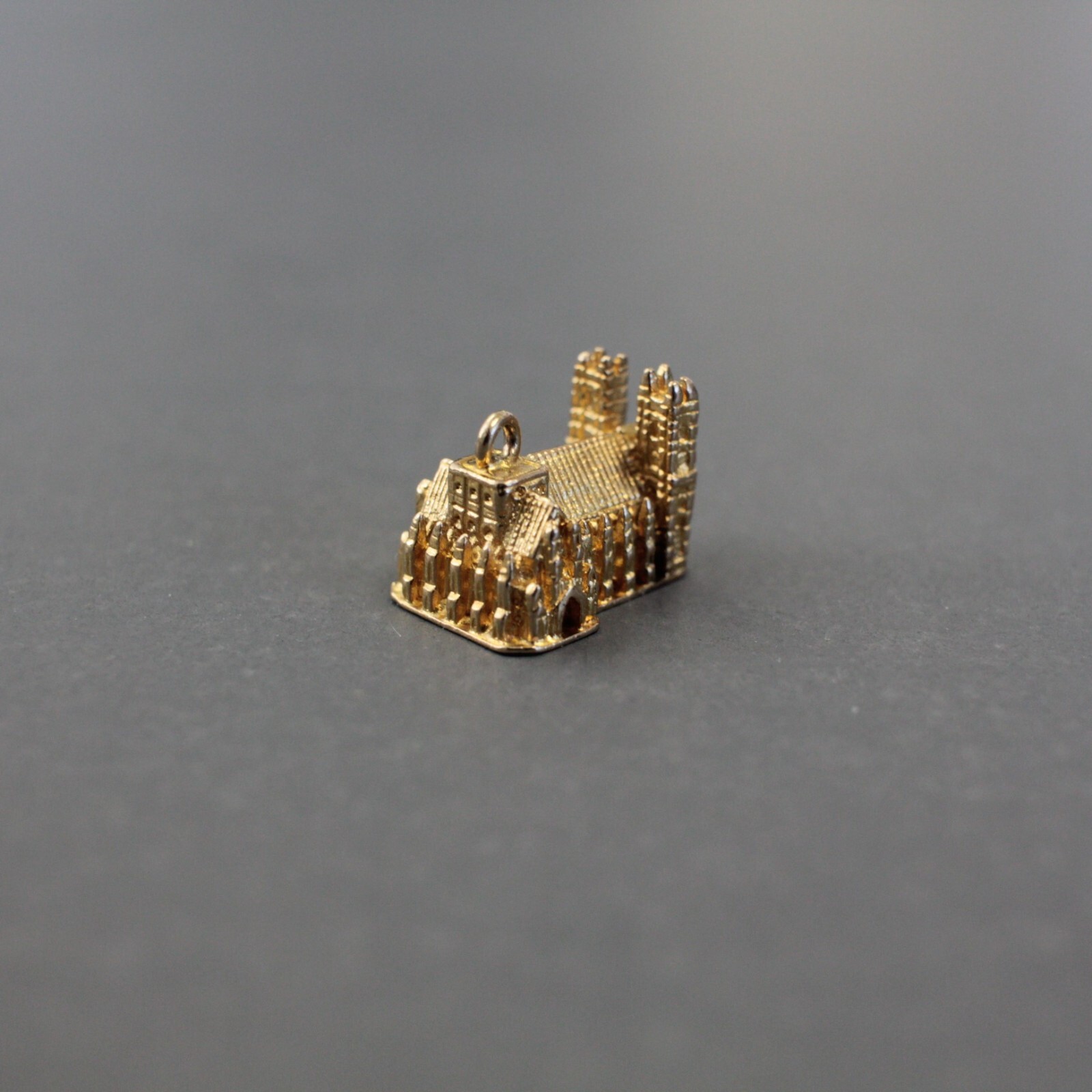 9k Solid Yellow Gold Small Westminster Abbey Char… - image 7