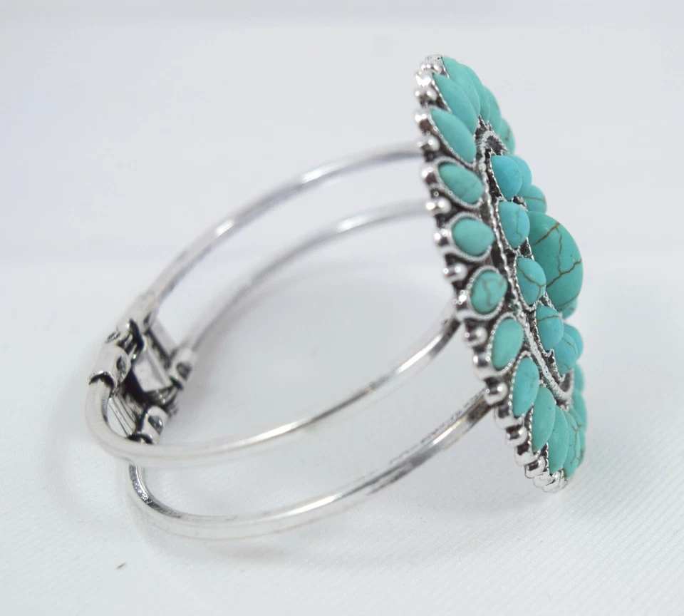 Pulsera con bisagra de flor de calabaza turquesa imitación azul bohemio del suroeste  Foto 3 de 4