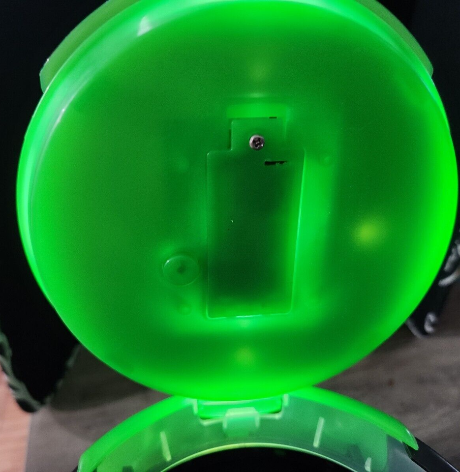 2018 Disney Parks Green Poison Apple Caldron Popcorn BucketLights Up