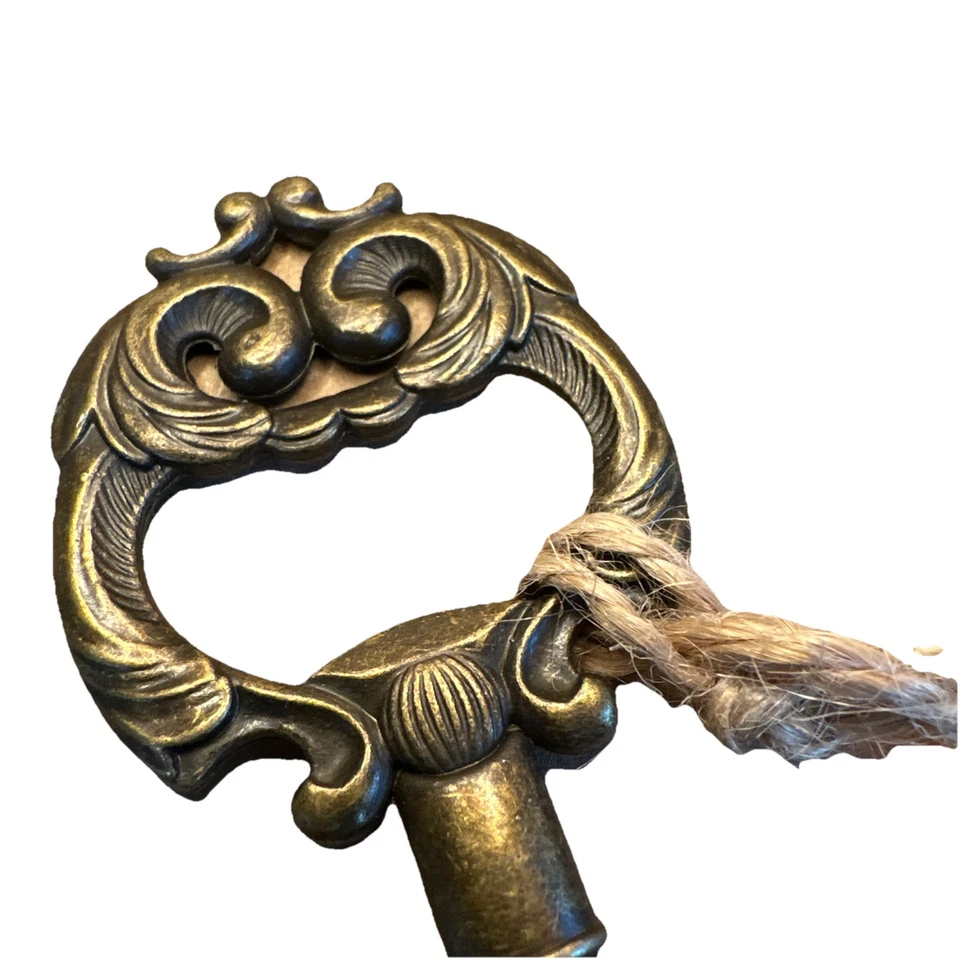 Abridor de botellas Kate Aspen Skeleton Key To My Heart latón dorado-aspecto vintage  Foto 2 de 4