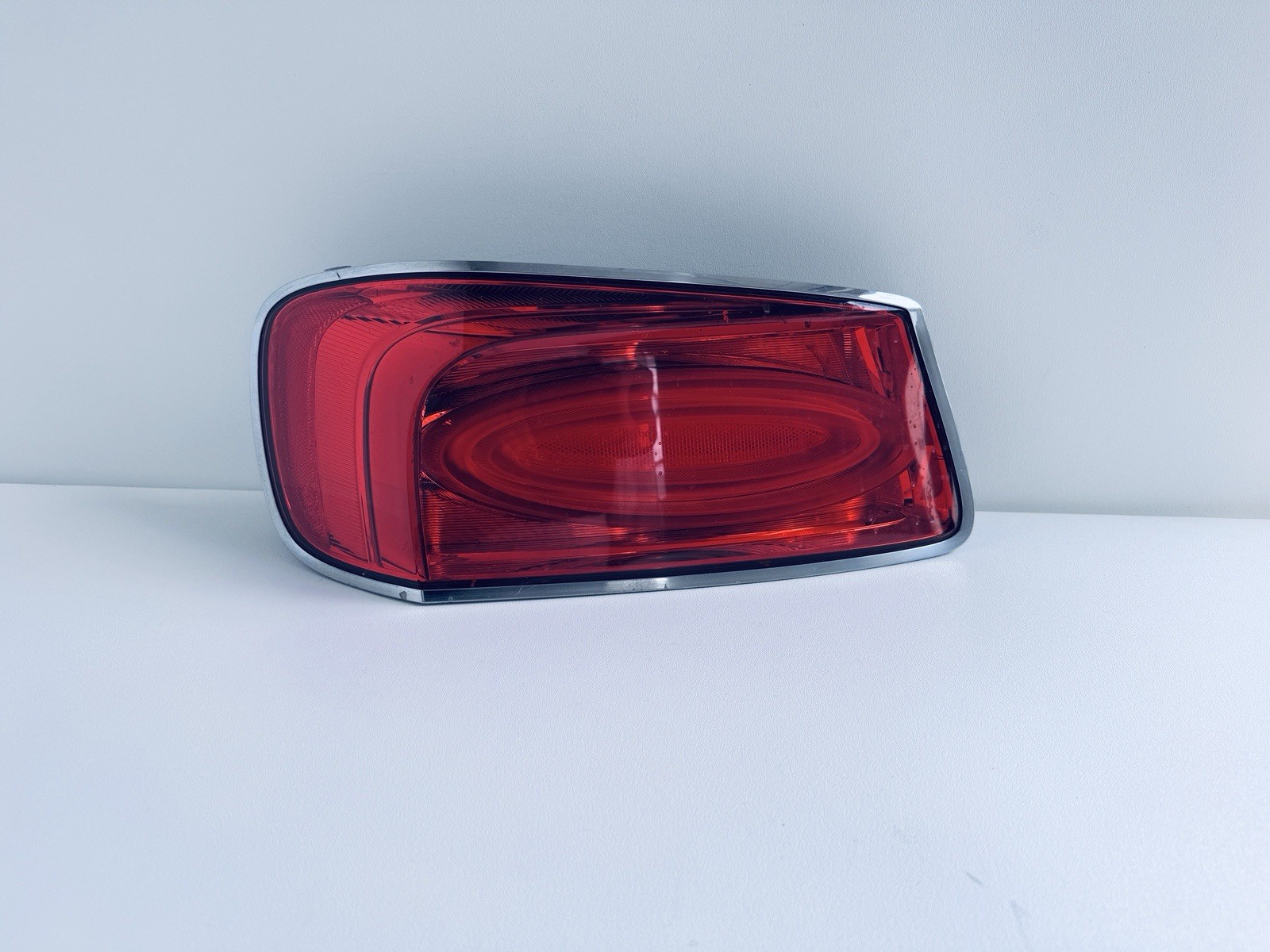 2014-2018 BENTLEY CONTINENTAL FLYING SPUR LEFT REAR TAIL LIGHT OEM