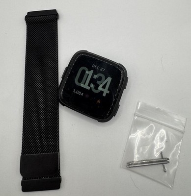 Fitbit Versa Smartwatch - Black - Scratch, See Pic - TESTED - Fitness Tracker