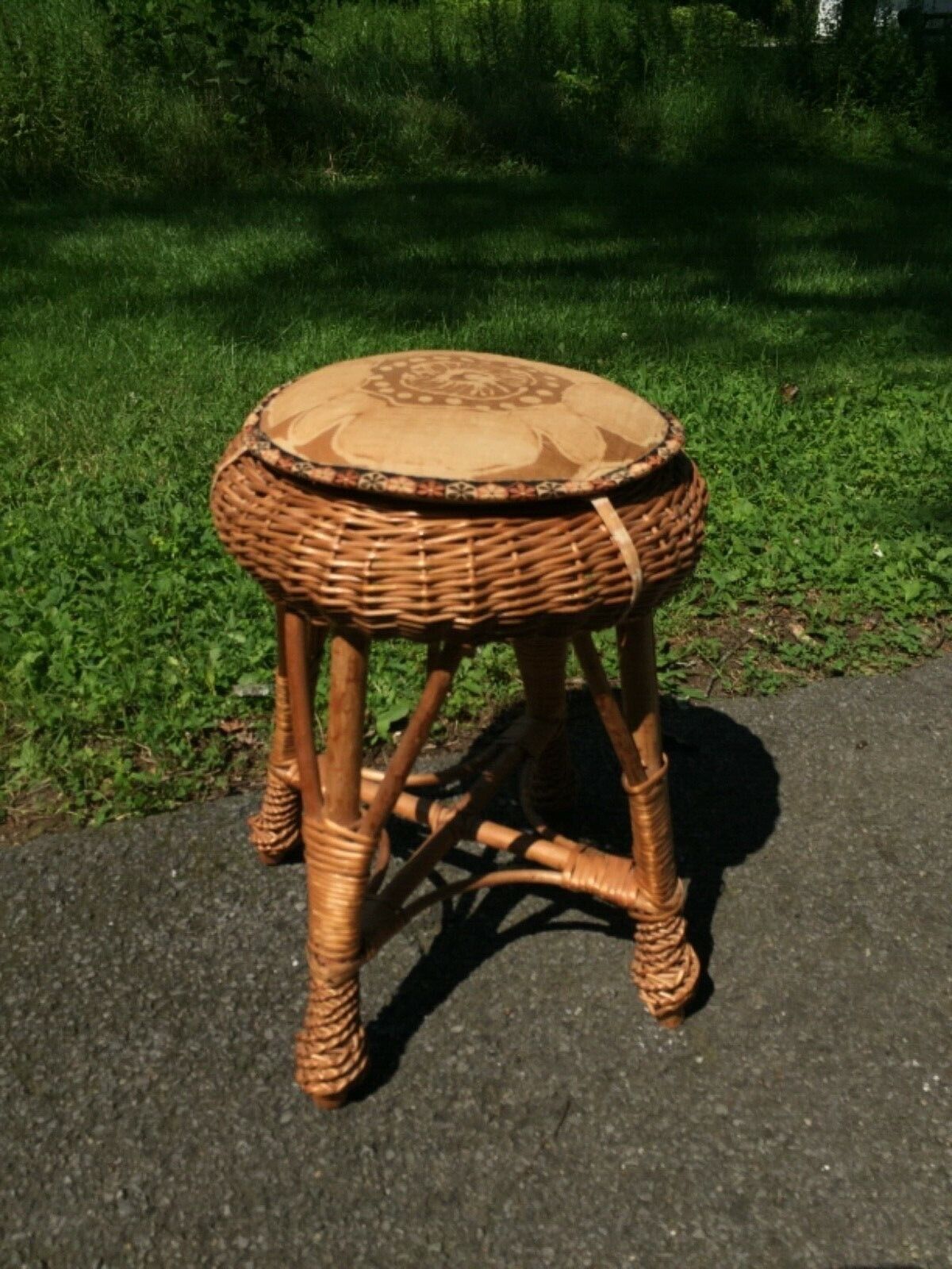 Vtg Wicker Round Stool Plant Stand Woven Bokhara Floral Prayer Cushion Chair pad