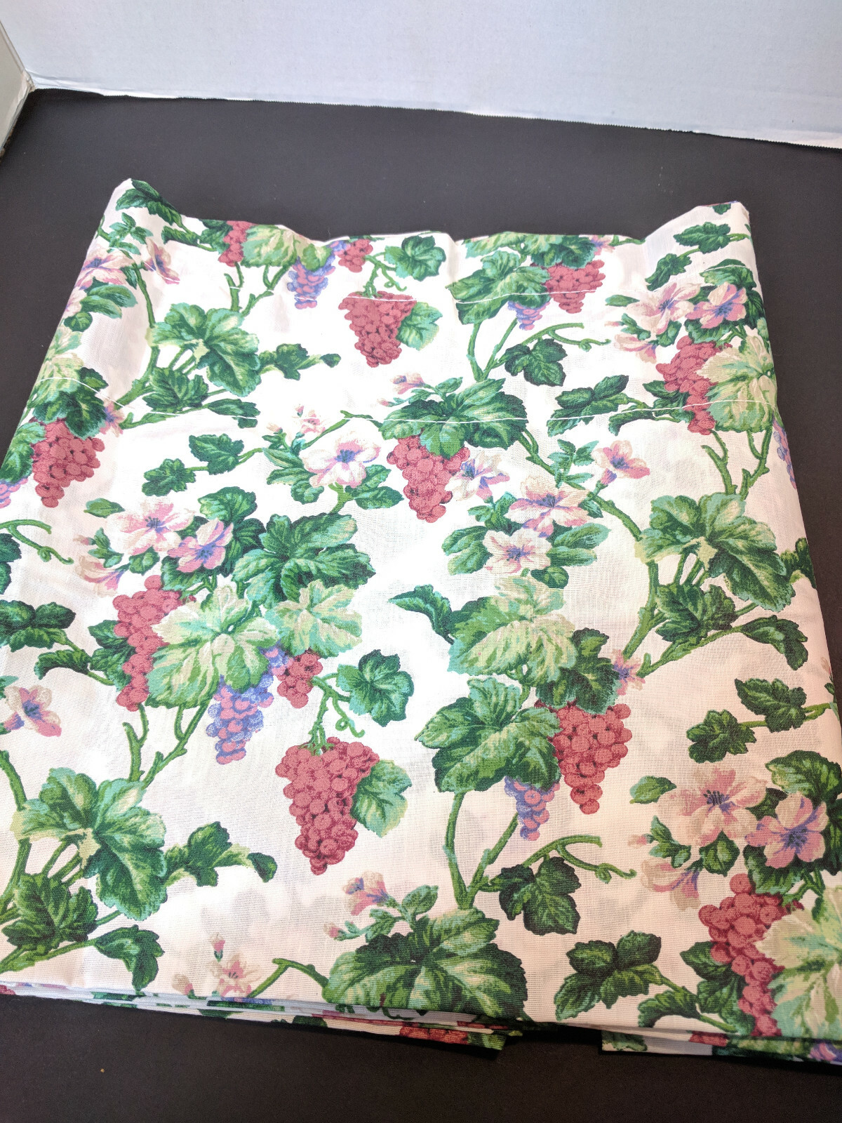 CURTON CURTAINS USA WHITE VALANCE WITH GRAPES LEAVES FLOWERS 70 x 13.5