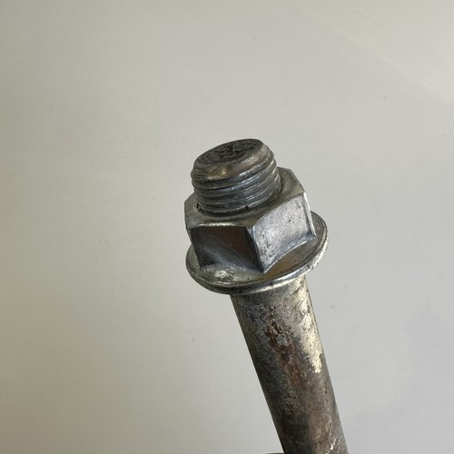 Kawasaki Ninja 250R EX250 2010 Swingarm swing arm axle bolt shaft spindle - Picture 4 of 9