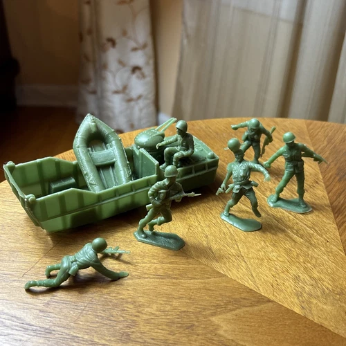 Vintage Marx Navarone Playset Landing Craft and small boat Plus Figures WWII