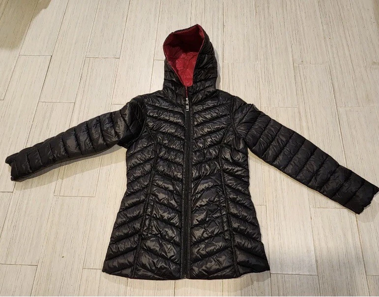 Chaqueta acolchada NAUTICA de doble cara negra/roja de plumón para mujer talla pequeña Foto 2 de 4