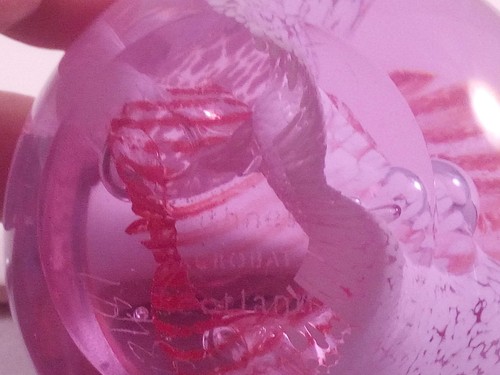 Vintage 1987 Signed Caithness Acrobat Scotland Pink & White Paper Weight - Picture 3 of 6