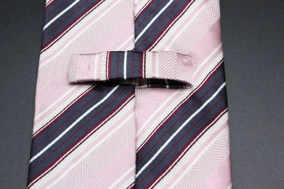 Corbata de seda actual ERMENEGILDO ZEGNA. Rosa con rayas marrones y rojas. Foto 3 de 4